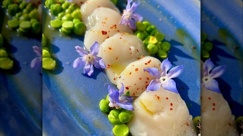 Scallop with peas