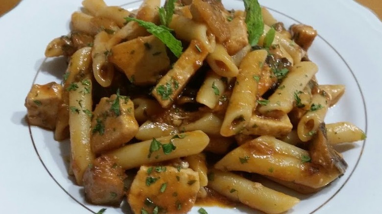 Pasta with swordfish and mint