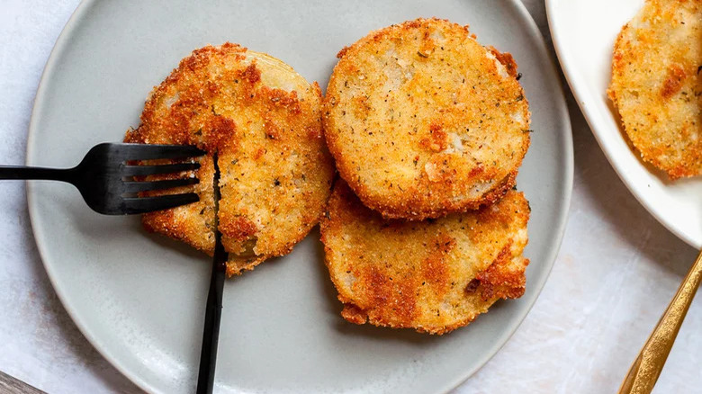 Fried tomatoes on plate 