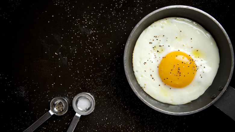 Fried egg in skillet