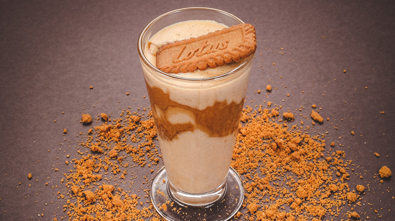 Cookie butter milkshake with cookie