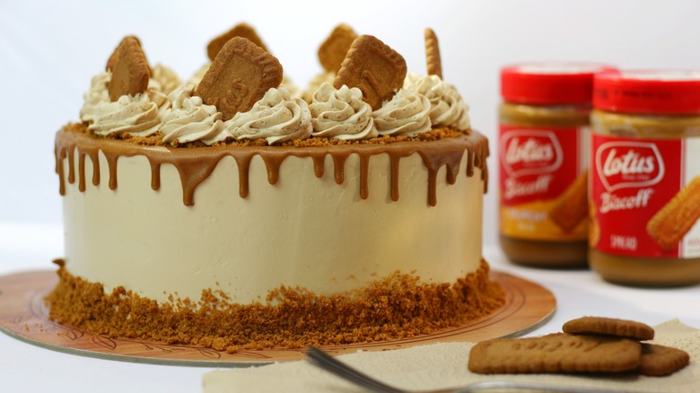 Cookie butter cheesecake with jars