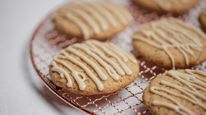 Spice cookies with sweet glaze