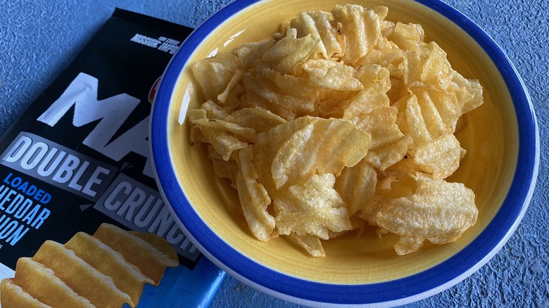 Walkers loaded cheddar and onion bowl of chips