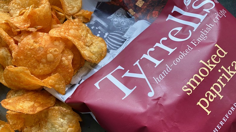 Tyrrell's smoked paprika bag and chips