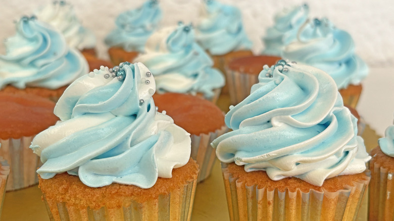 cupcake with two-tone frosting