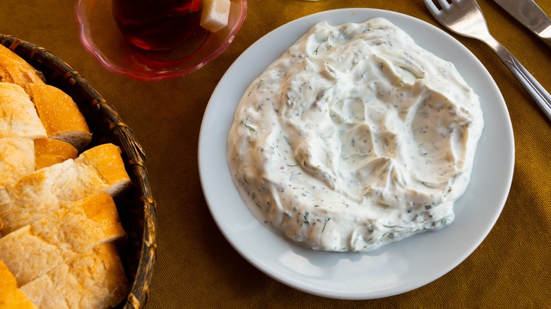 Turkish haydari dip with bread