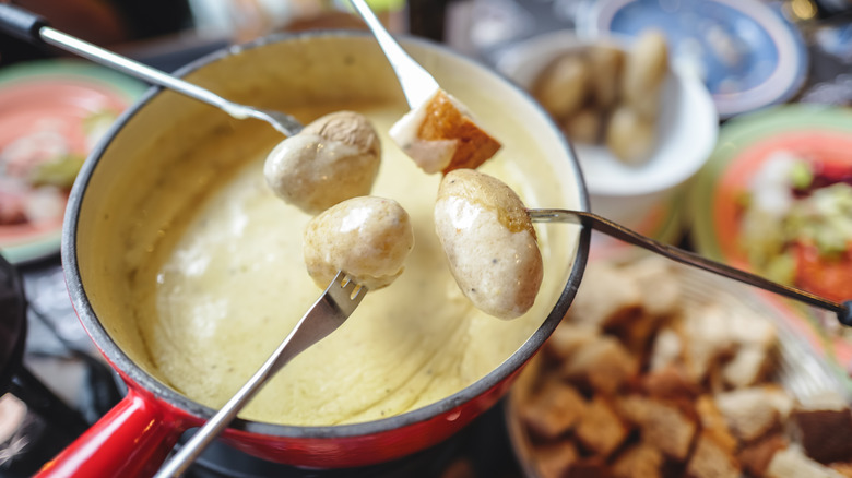 Dipping Swiss cheese fondue