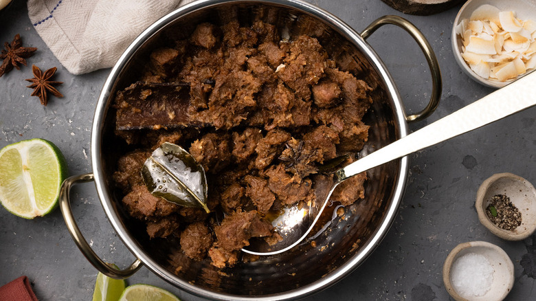 beef rendang in pot