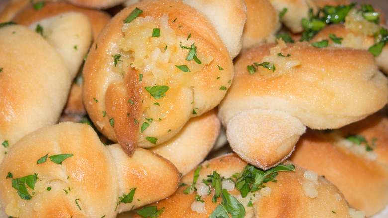 Garlic knots with parsley