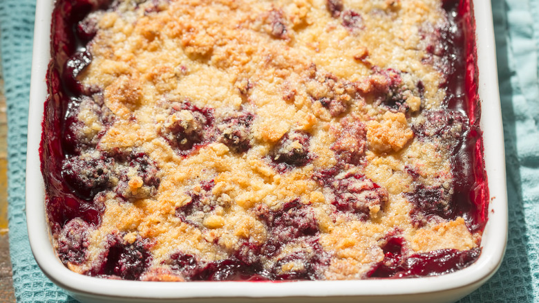 Berry dump cake crisp