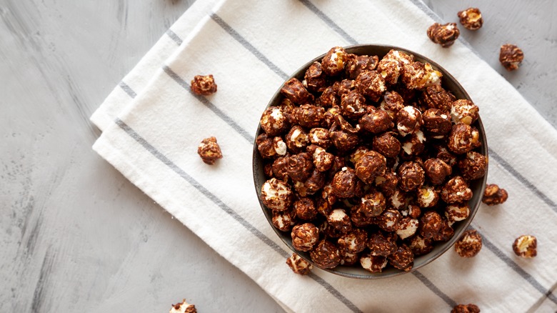 Nutella caramel popcorn on towel