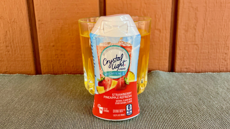 Strawberry Pineapple Refresh Crystal Light