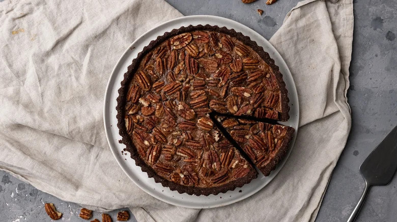 pecan derby pie sliced