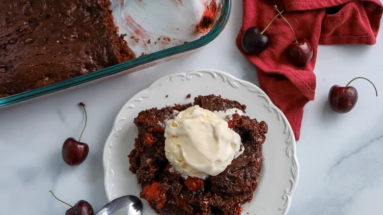 Dump cake piece on plate 