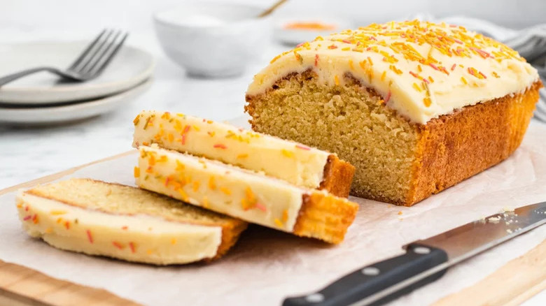 Sliced vanilla loaf cake 