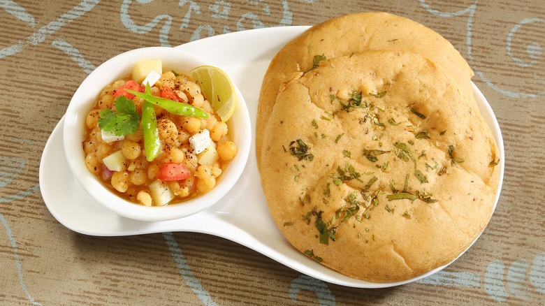 Flatbread with white pea stew