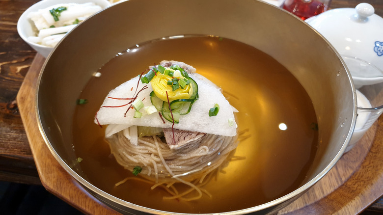 naengmyeon korean cold noodles