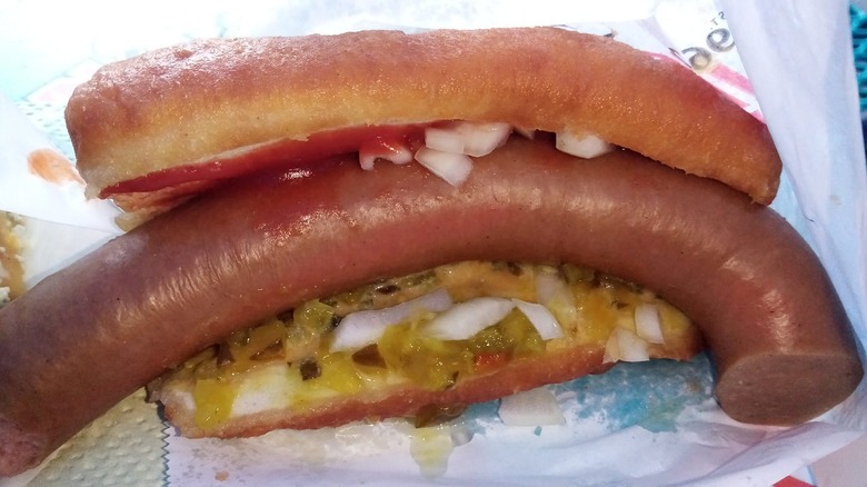 hot dog with relish