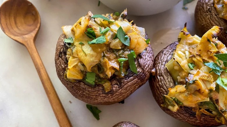 Mushrooms stuffed with artichoke