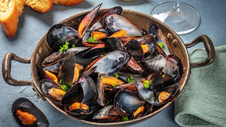 mussels in pan with herbs