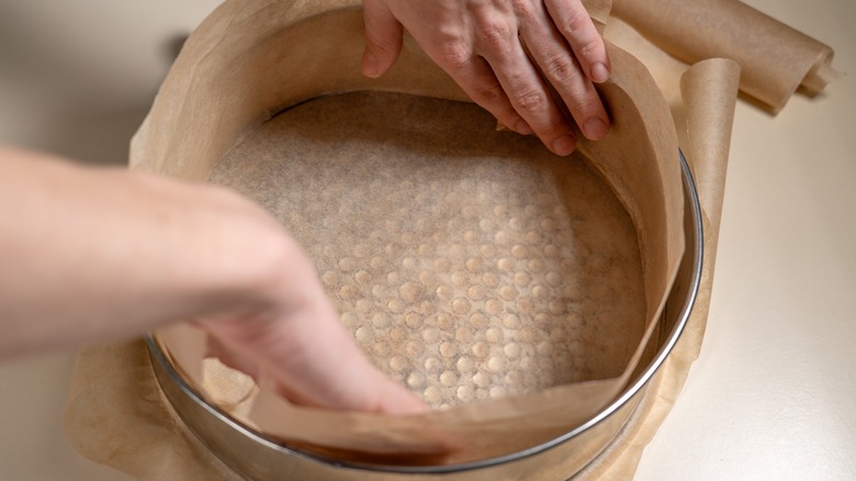 cake tin parchment paper