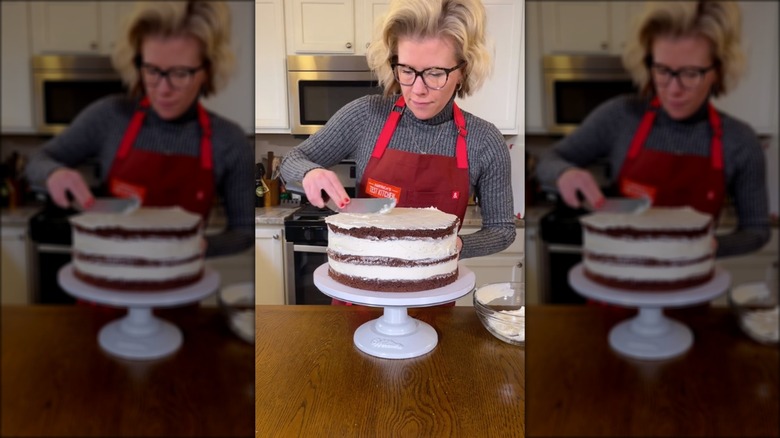 icing crumb coat on cake