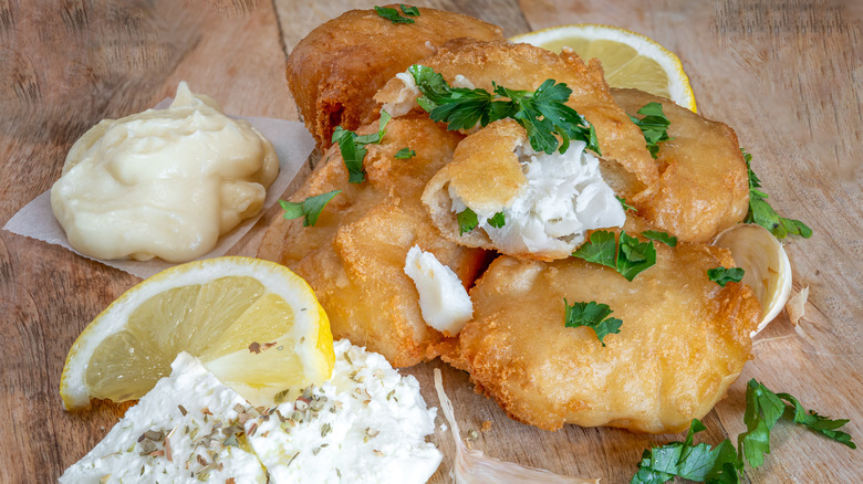 Fried bakaliaros with lemon slices