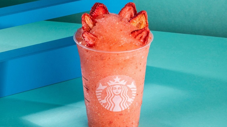 Ajolito Acaí Frappuccino with strawberries