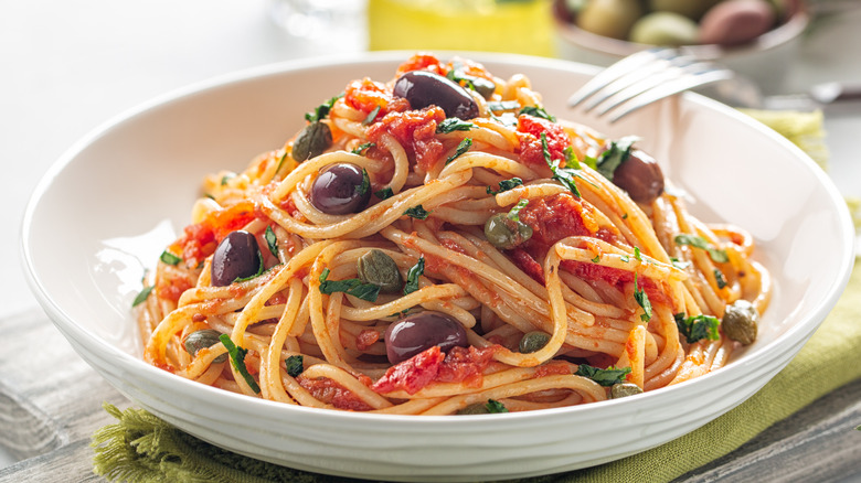 spaghetti puttanesca in bowl