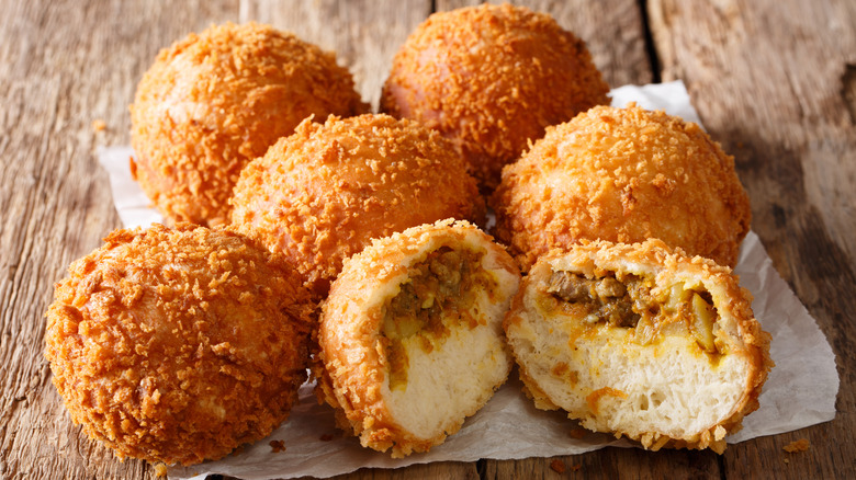 Curry breads on plate