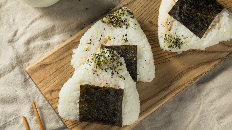 onigiri on plate