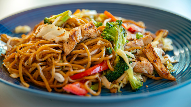 Yakisoba noodle chicken vegetable dish