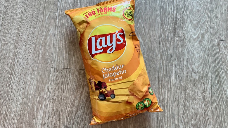 Lays Cheddar Jalapeño chips