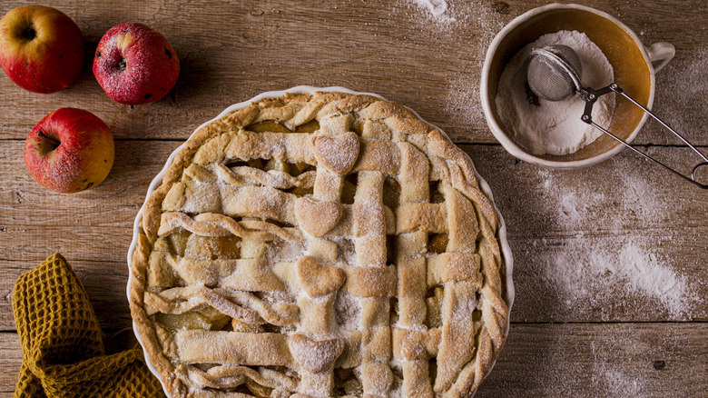 Apple pie with cinnamon sugar