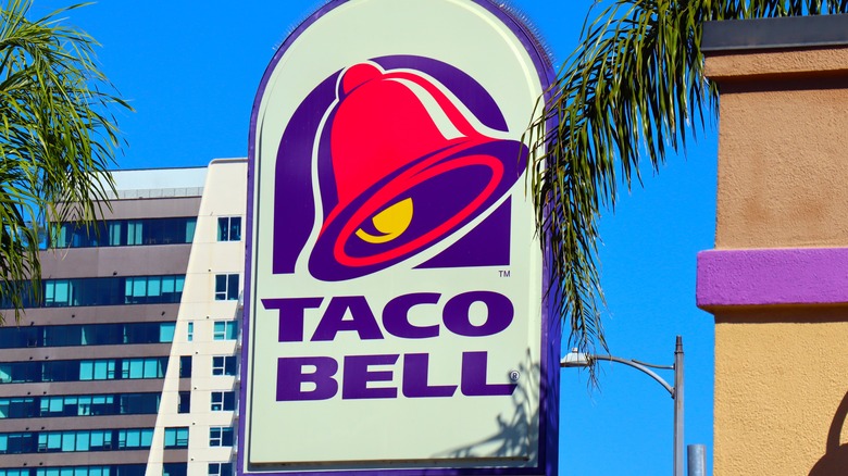 Taco Bell sign