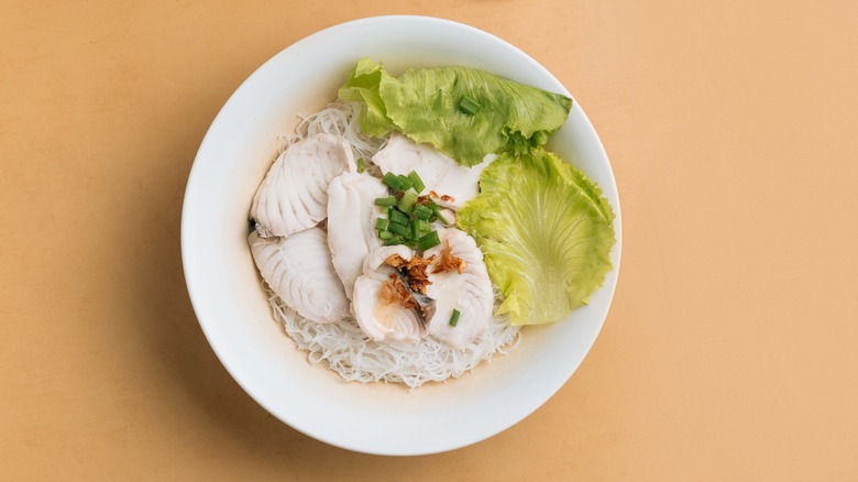 Noodles and lettuce in bowl