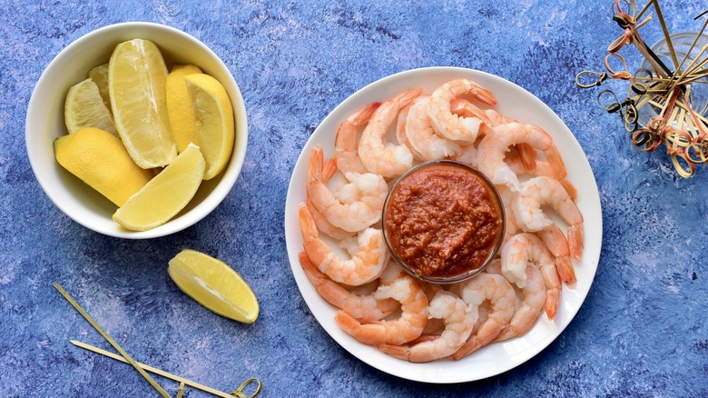 Shrimp cocktail with lemons