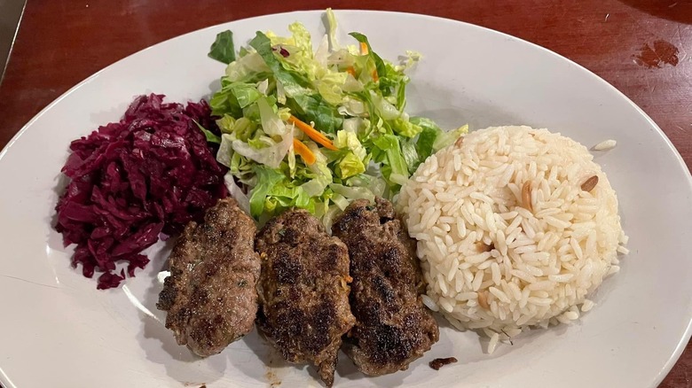 turkish meatballs rice lettuce cabbage