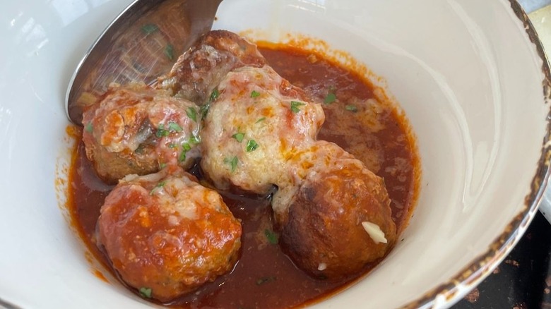 albóndigas tomato sauce in bowl