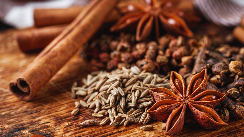 Whole spices for Chinese five spice