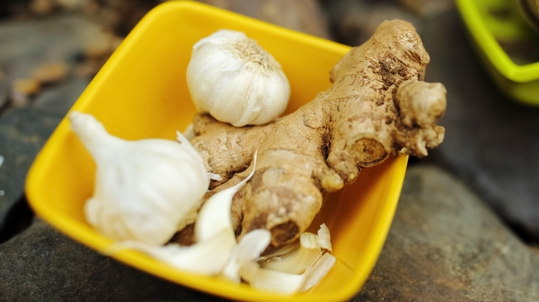 Fresh ginger and garlic in yellow dish