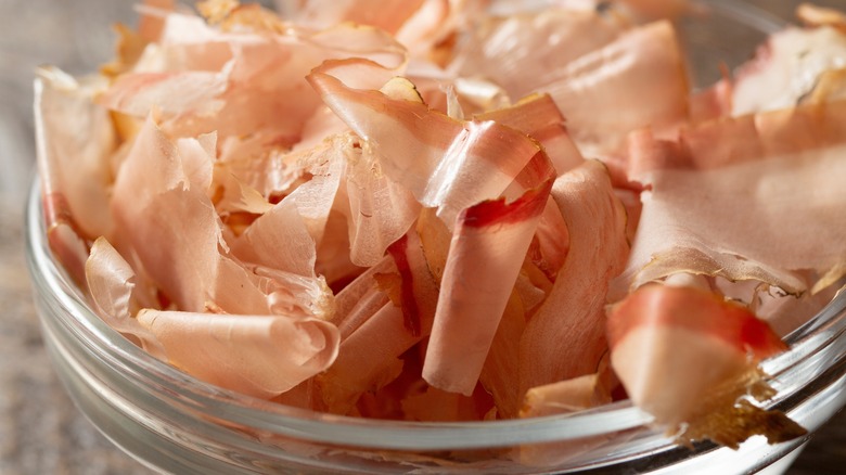 Katsuobushi in glass bowl