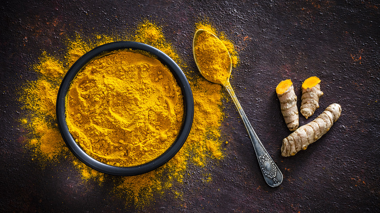 Ground and whole turmeric