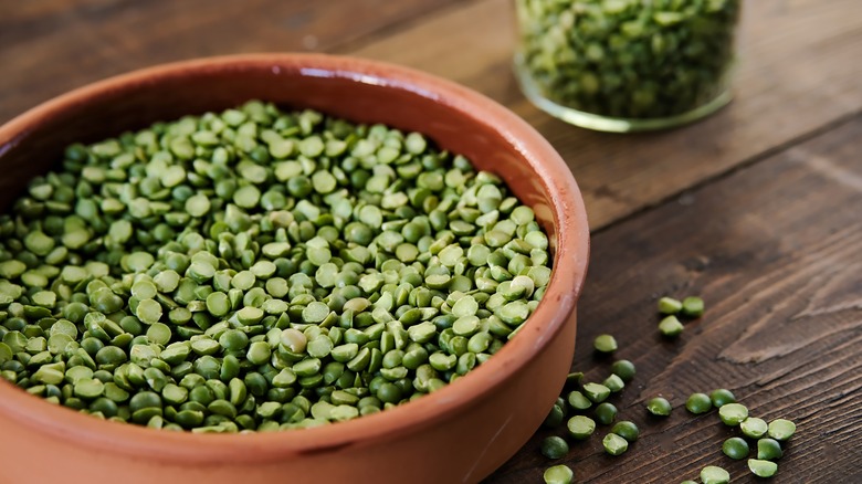 Dried peas in bowl