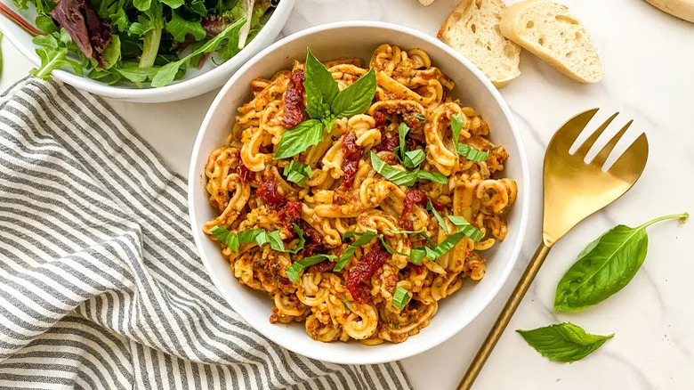 tomato pesto pasta