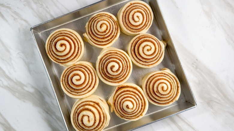 Proofing cinnamon rolls in pan