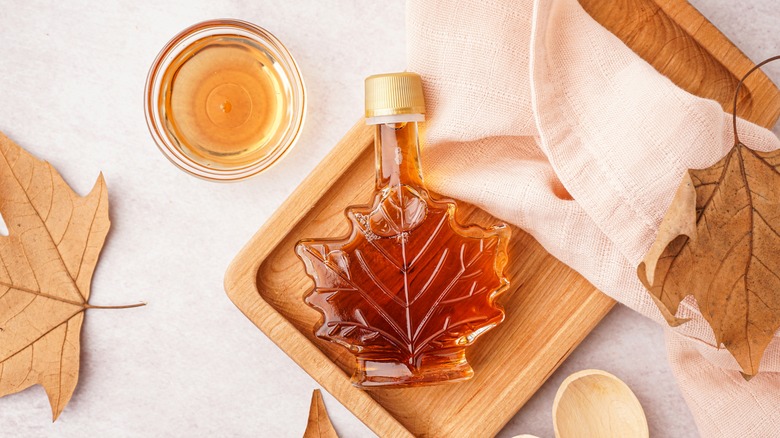 maple syrup on wooden tray