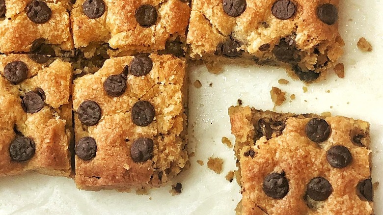 Chocolate chip cookie bars