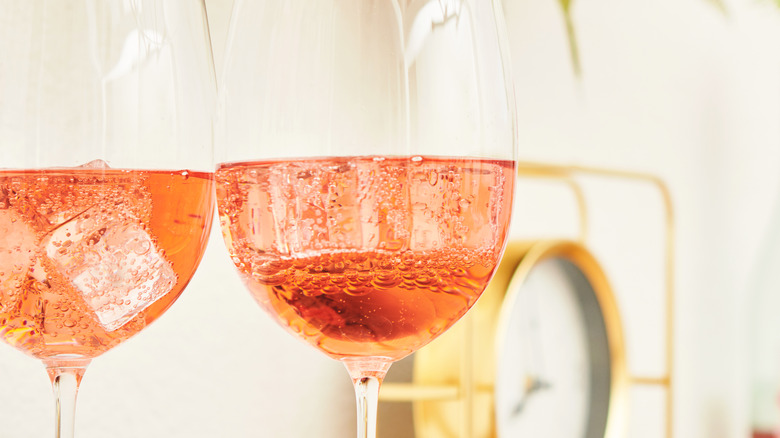 Rose wine spritzer in glasses